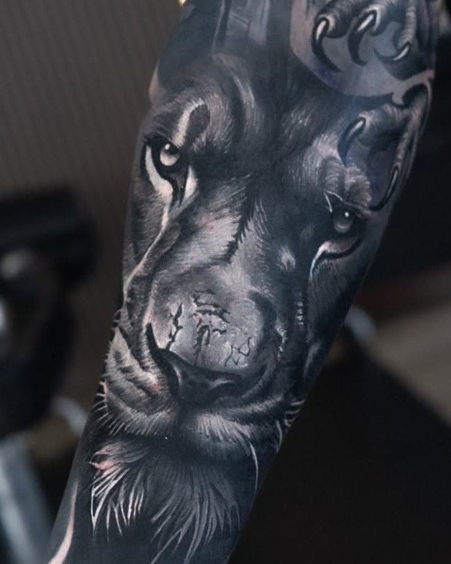 Realism-sleeve med ett lejon